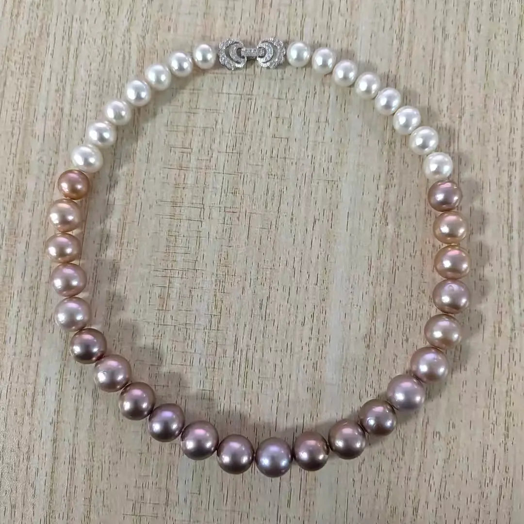 Graduated Pearl Necklace in White and Mauve